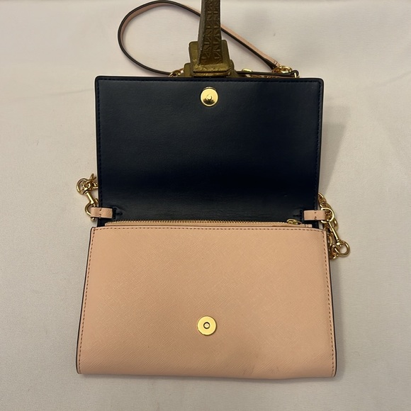 Tory burch cross body, pink, basically brand new only used a couple times - Picture 7 of 11